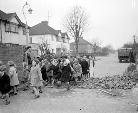 Cutteslowe Walls - demolished children walking through
